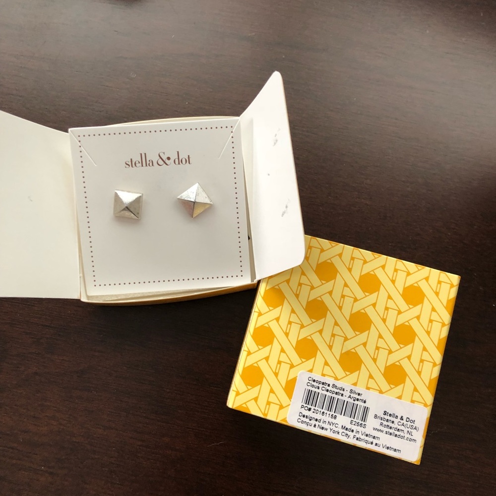 Stella and dot Cleopatra studs- silver